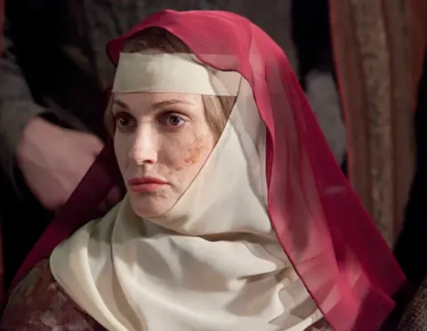 Кадр из фильма Столпы Земли