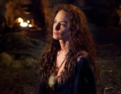 Кадр из фильма Столпы Земли