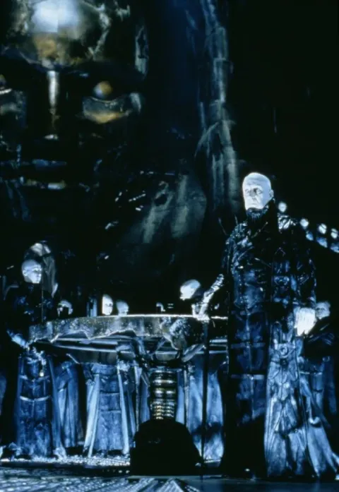 Кадр из фильма Тёмный город