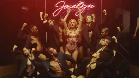 Кадр из фильма Кумир