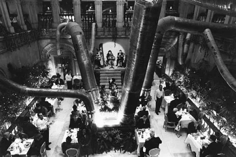 Кадр из фильма Бразилия