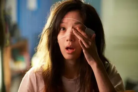 Кадр из фильма Робинзон на Луне