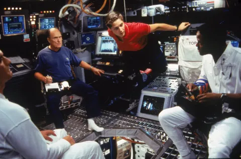 Кадр из фильма Столкновение с бездной