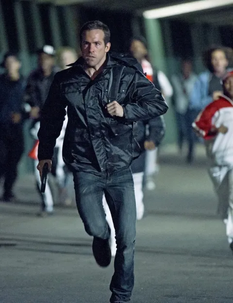 Кадр из фильма Код доступа «Кейптаун»