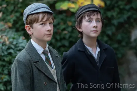 Кадр из фильма Песня имен