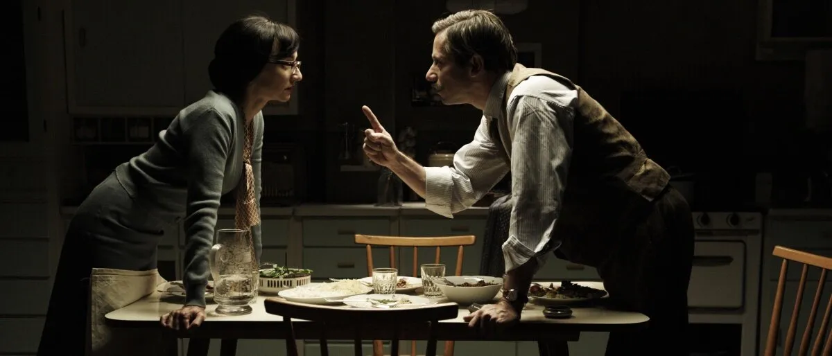 Кадр из фильма Цыпленок с черносливом