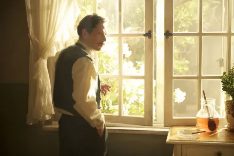 Кадр из фильма Цыпленок с черносливом