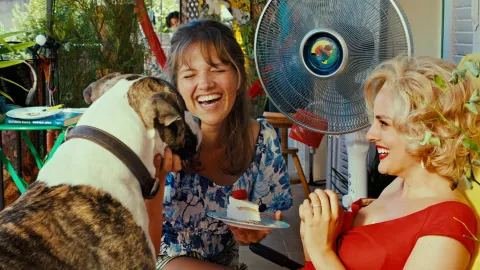 Кадр из фильма Девушки на балконе