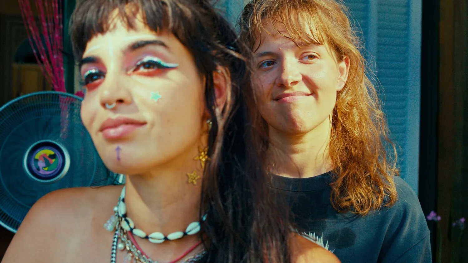 Кадр из фильма Девушки на балконе