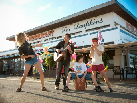 Кадр из фильма Развеселые каникулы