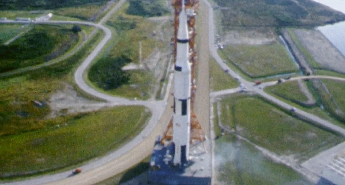 Кадр из фильма Аполлон 18