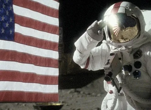 Кадр из фильма Аполлон 18