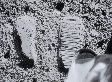 Кадр из фильма Аполлон 18