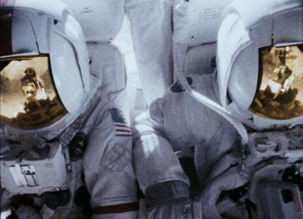Кадр из фильма Аполлон 18