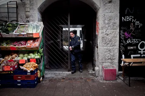 Кадр из фильма Мост