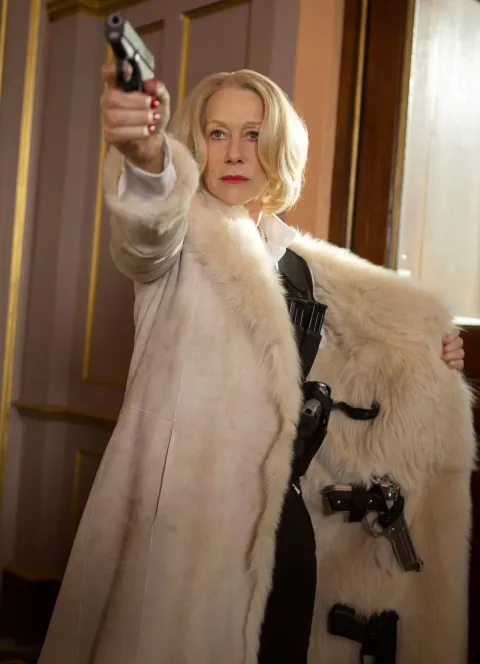 Кадр из фильма РЭД 2