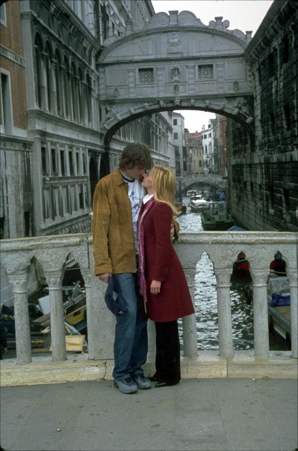 Кадр из фильма Молодожены