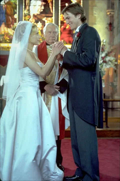 Кадр из фильма Молодожены