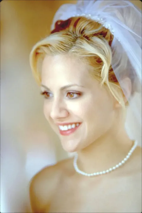 Кадр из фильма Молодожены