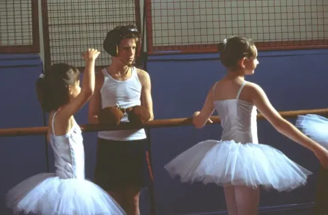 Кадр из фильма Билли Эллиот