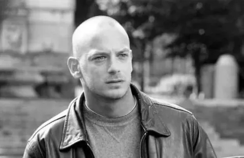 Кадр из фильма Окно напротив