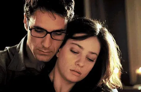 Кадр из фильма Окно напротив