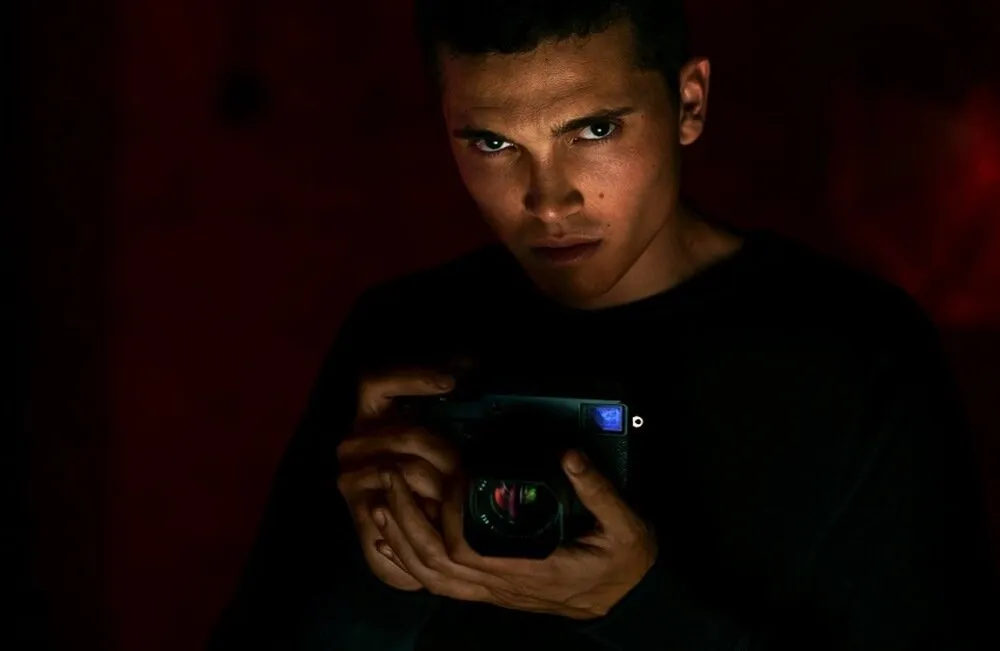 Кадр из фильма Неоновый демон