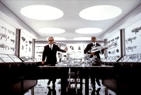 Кадр из фильма Люди в чёрном 2