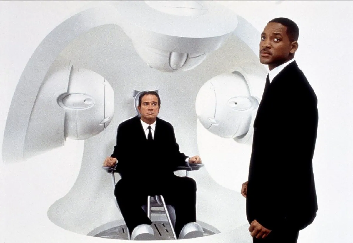 Кадр из фильма Люди в чёрном 2