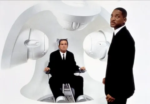 Кадр из фильма Люди в чёрном 2