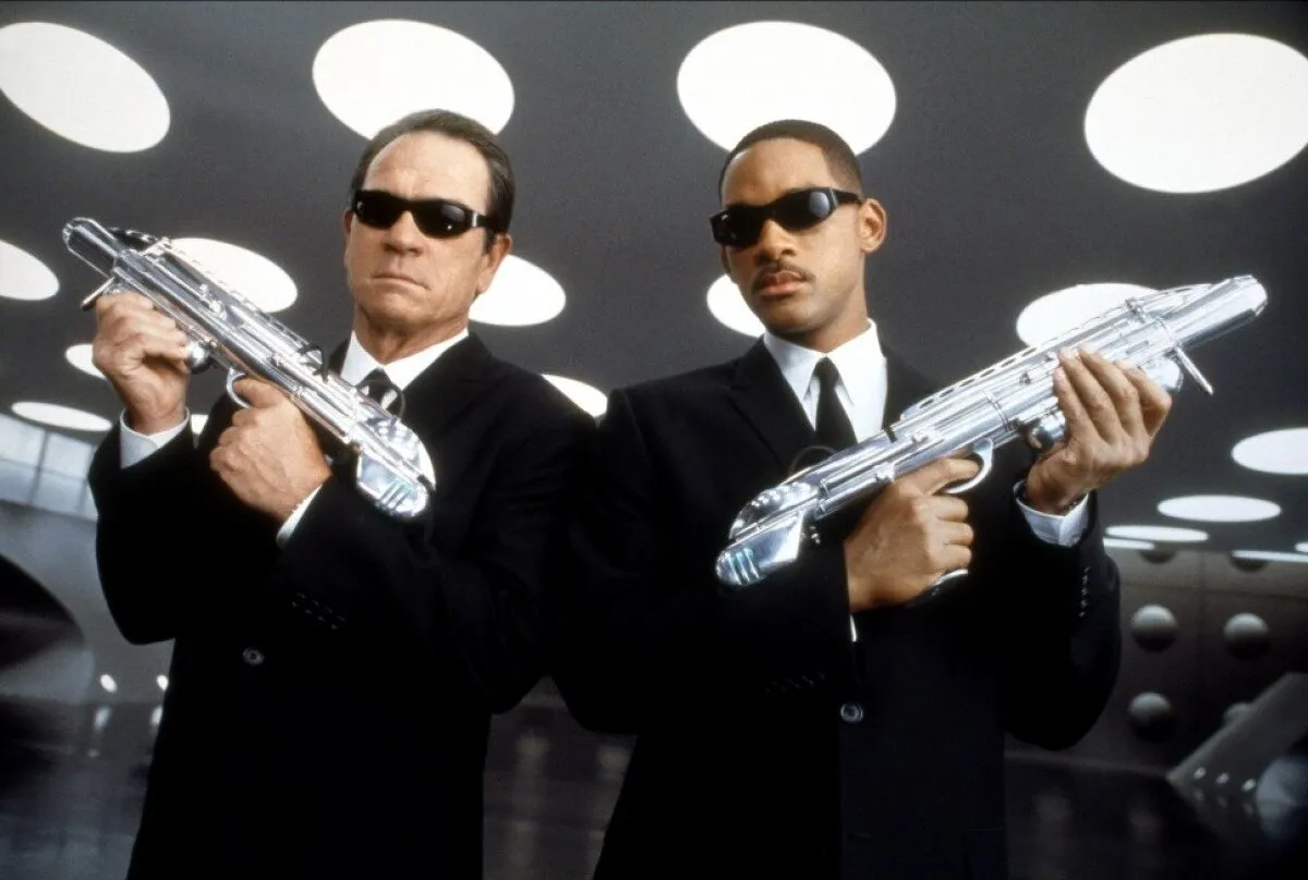 Кадр из фильма Люди в чёрном 2