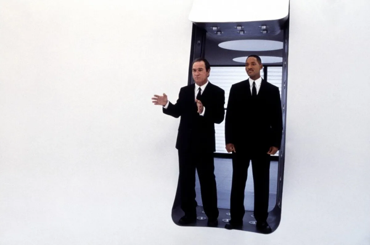 Кадр из фильма Люди в чёрном 2