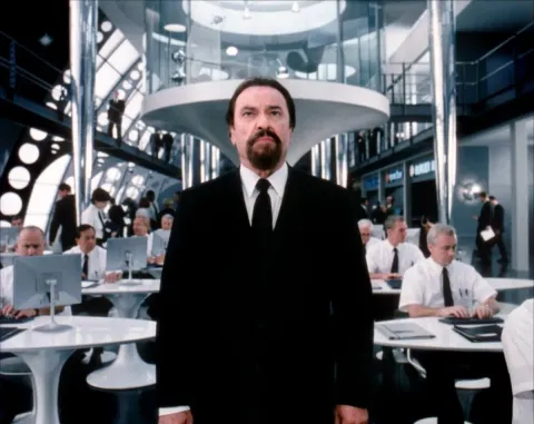 Кадр из фильма Люди в чёрном 2