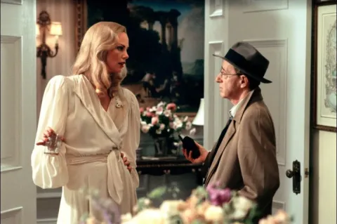 Кадр из фильма Проклятие нефритового скорпиона