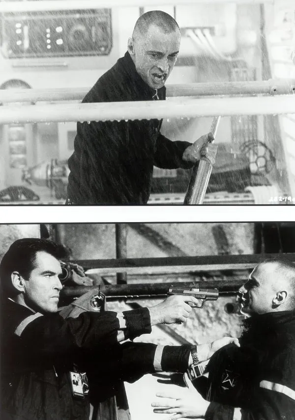 Кадр из фильма И целого мира мало