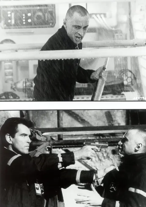 Кадр из фильма И целого мира мало