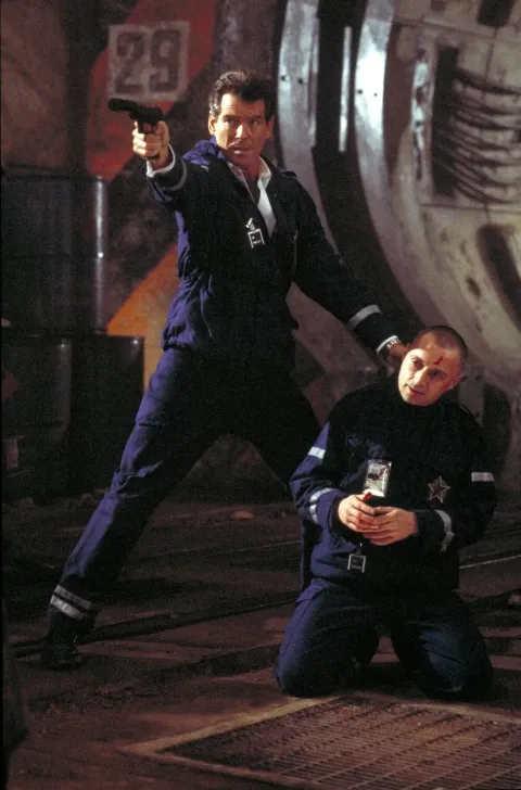 Кадр из фильма И целого мира мало