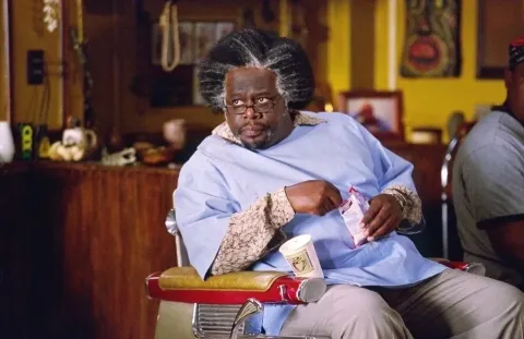 Кадр из фильма Парикмахерская 2: Снова в деле