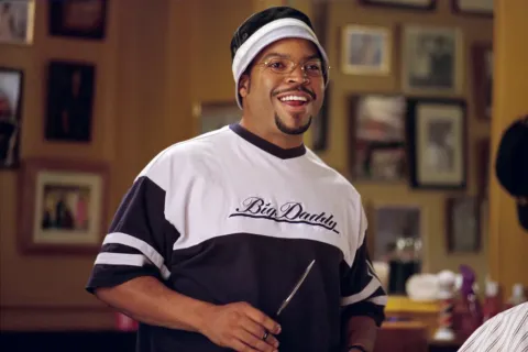 Кадр из фильма Парикмахерская 2: Снова в деле