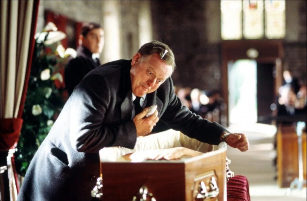 Кадр из фильма Четверо похорон и одна свадьба