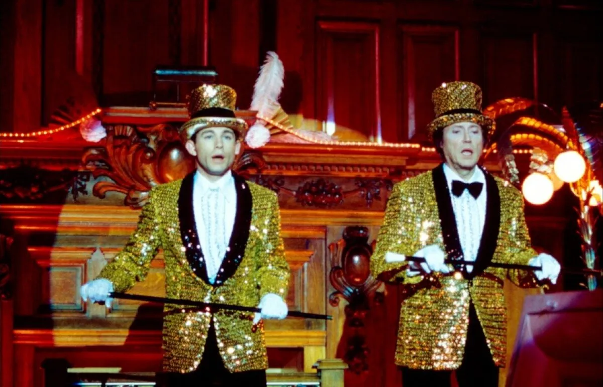 Кадр из фильма Четверо похорон и одна свадьба