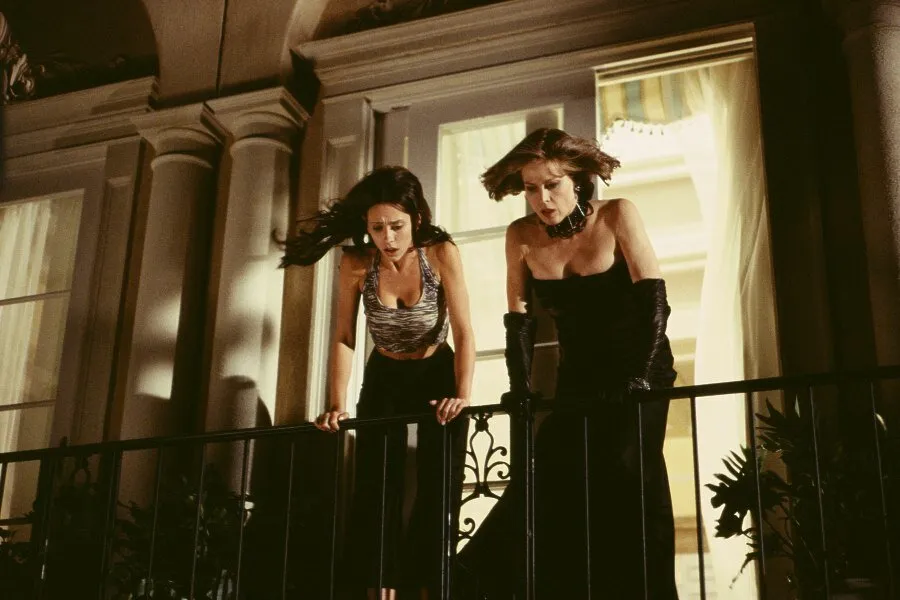 Кадр из фильма Сердцеедки