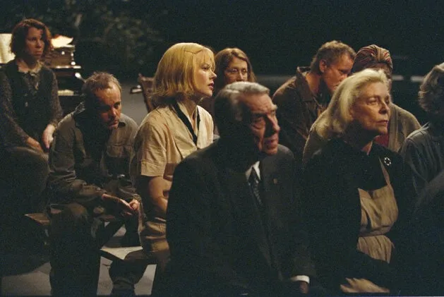 Кадр из фильма Догвилль