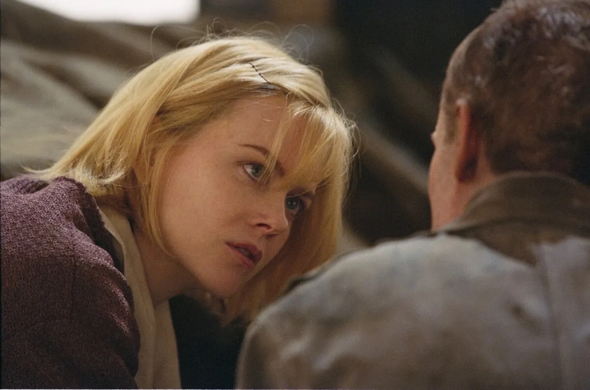 Кадр из фильма Догвилль