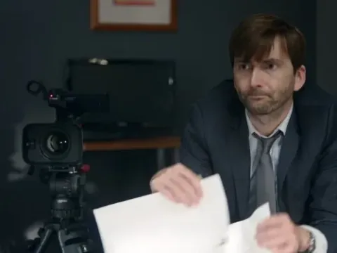 Кадр из фильма Убийство на пляже