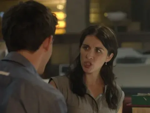 Кадр из фильма Убийство на пляже