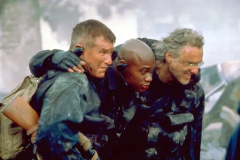 Кадр из фильма Снайпер 2