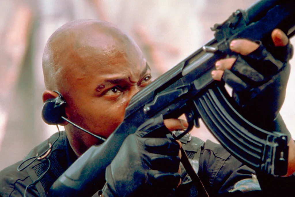 Кадр из фильма Снайпер 2