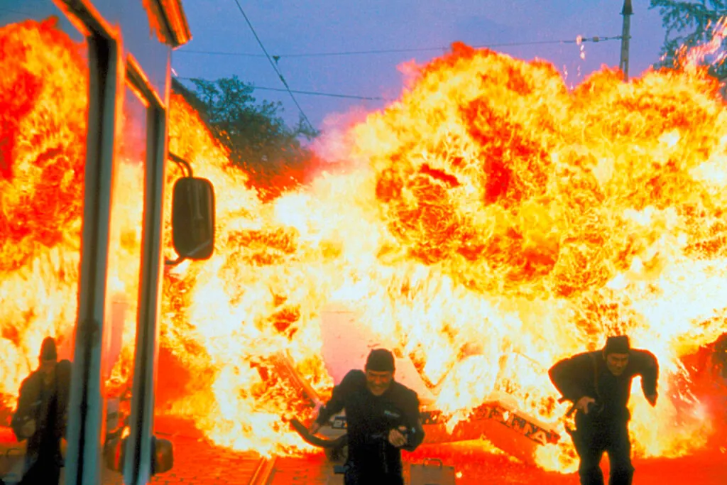 Кадр из фильма Снайпер 2