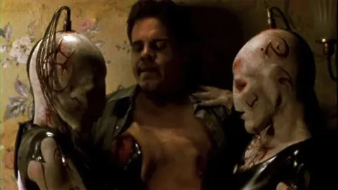 Кадр из фильма Восставший из ада 5: Преисподняя